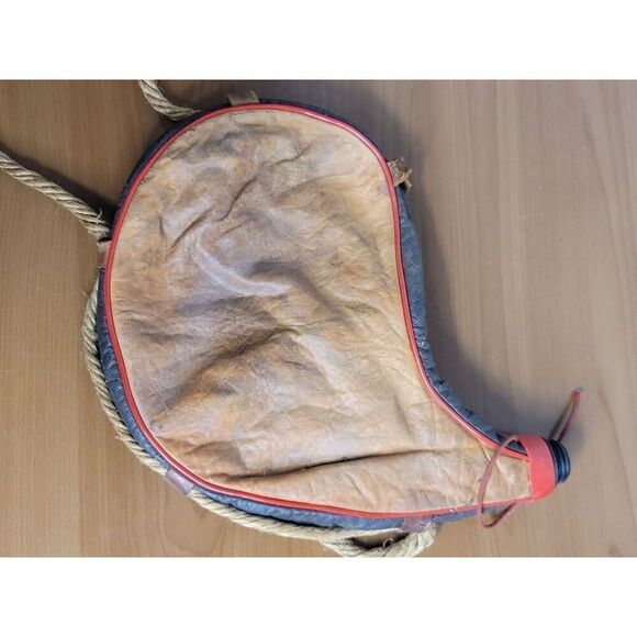 Vintage Spanish Recuerdo de Espana Water Bottle Wine Bag Skin Leather Bull #A67 - Picture 3 of 6